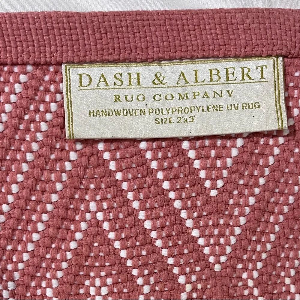 Dash and Albert 2' x 3' Coral Handwoven Polypropylene Indoor Outdoor Area Rug